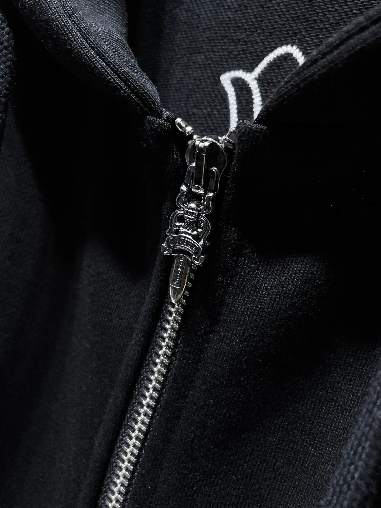 P270 Chrome Hearts Autumn and Winter 2025 Counter Synchronization Chrome Cross Heavy Industry Handmade Patch Embroidered Willow Hooded Sweatshirt Improved Customized Version 1:1 High Weight High Quality Fabric Recommended Color: White Black Size: S, M, L, XL